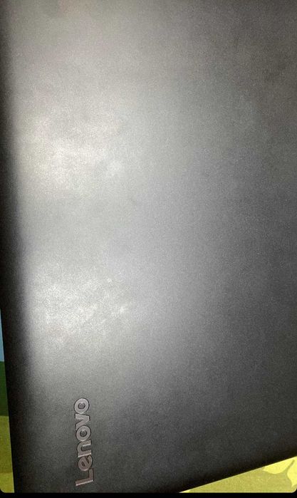 Лаптоп Lenovo черен