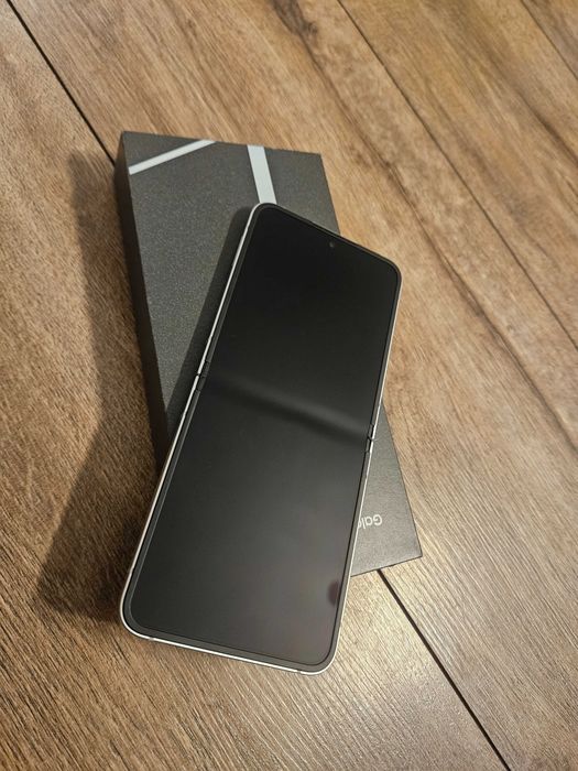 Samsung z flip 7 FE Display 128GB