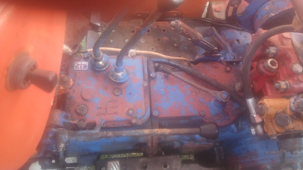Vind sau schimb tractor fiat 450 2manete ambriaj pe priza servodirectie