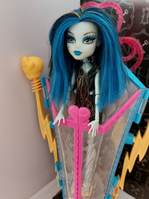 Продаю куклу Monster High