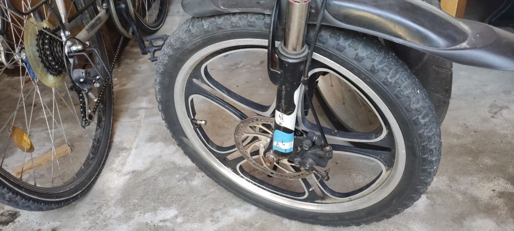 Детски колела за различни възрасти с малки дефекти