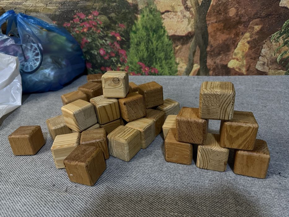 Деревянные гладкие кубики