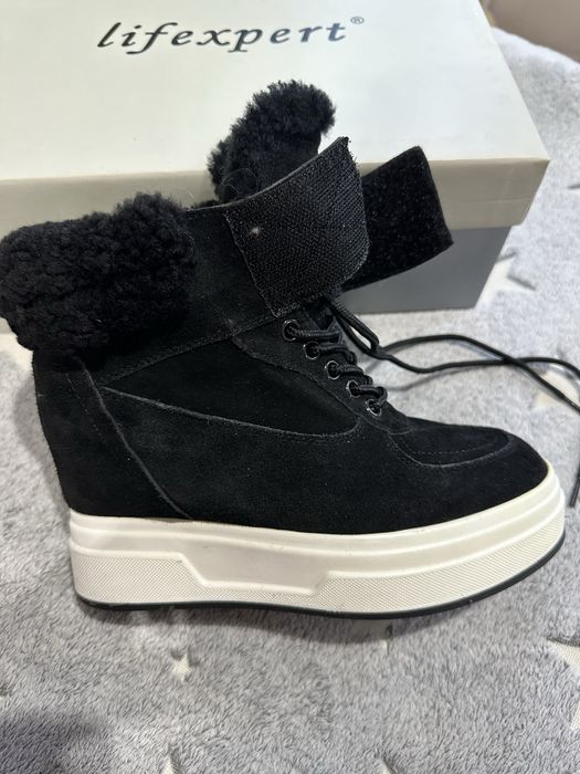 Зимние женские ботинки