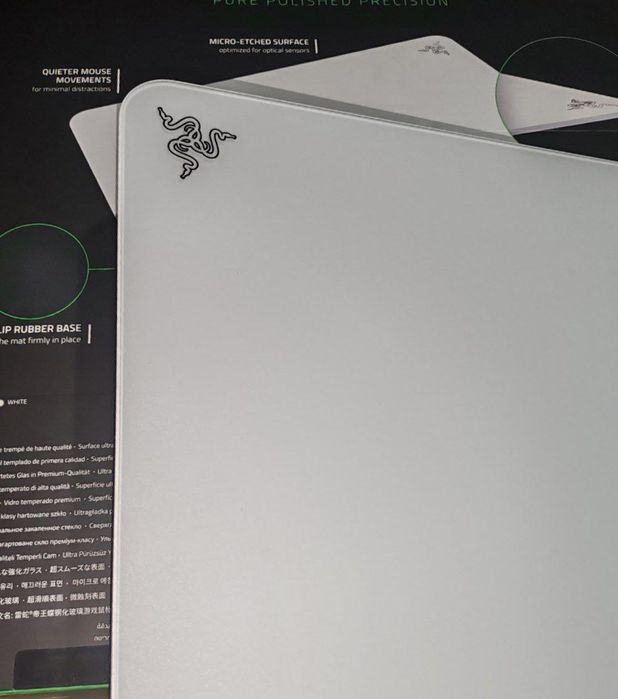 Razer Atlas Glass mouse pad