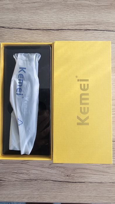 Masina de tuns Kemei