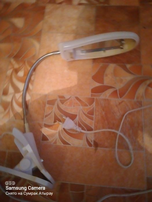 Настольная лампа прицепка