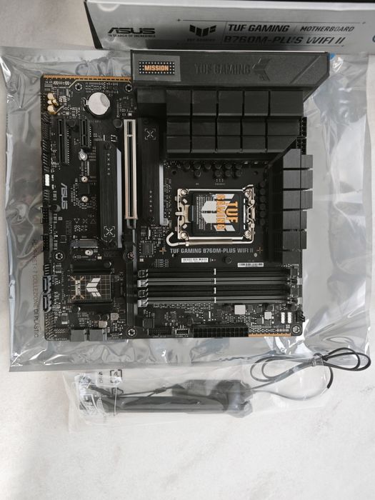 Продаю Asus Tuf Gaming b760m ddr5