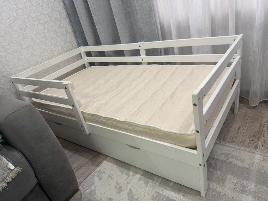 Продам детскую кроватку