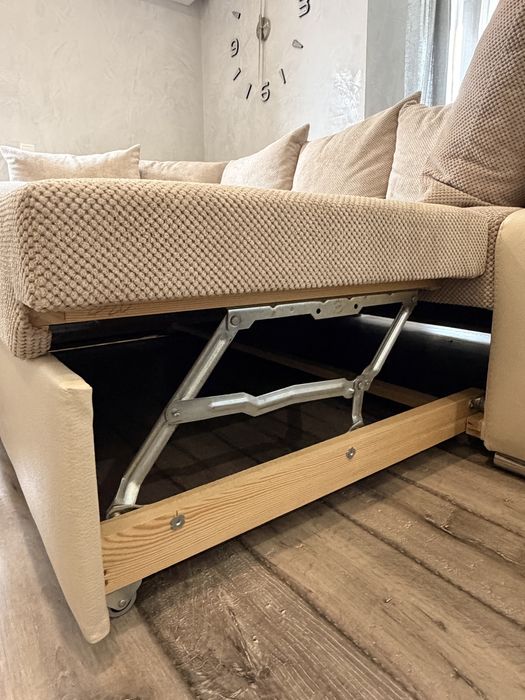 Ъглов диван с функция сън и ракла