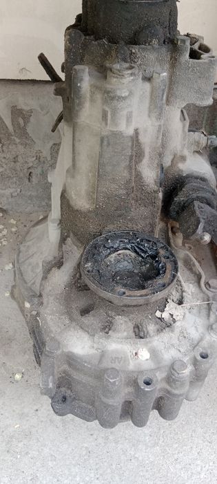 Продам коробку механика на гольф 3.    2 литра