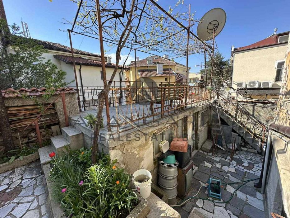 Продава се Етаж от къща в Пловдив, Център - 111 кв.м за 2253 €/кв.м - Снимка #16