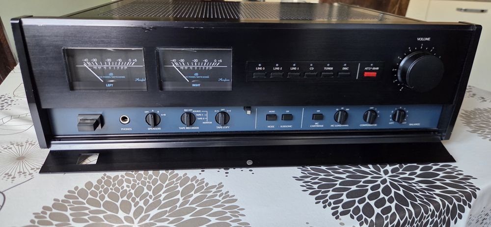 Усилвател Accuphase E 302
