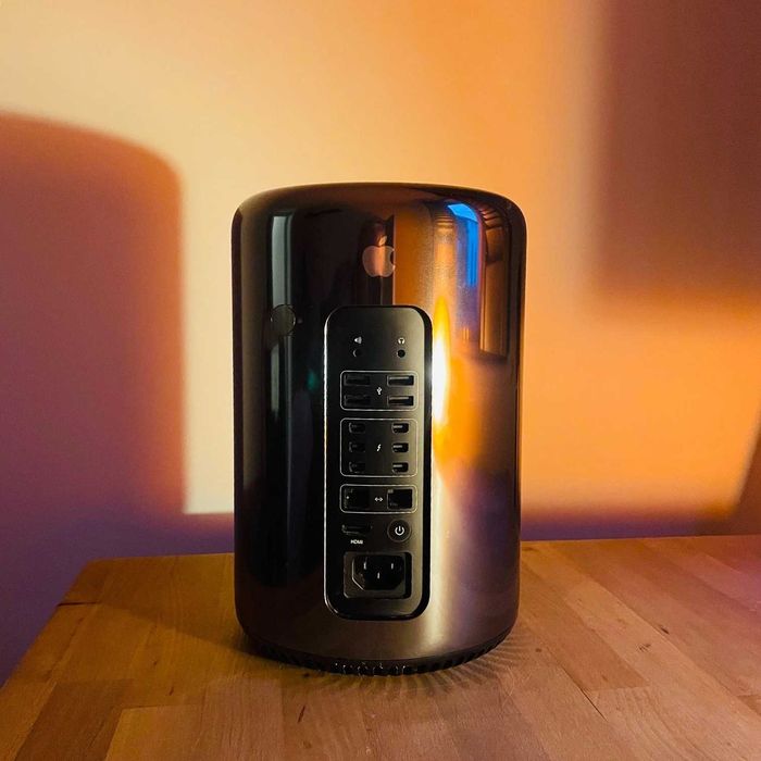 Mac Pro Xeon 3.7 Ghz | 64GB RAM | SSD