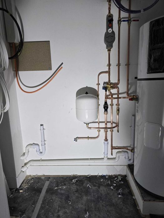 Ofer servicii instalatii sanitare si termice.