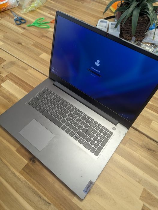 Lenovo 17 - Ryzen 7, 36GB RAM, 512GB SSD (Четете описанието)