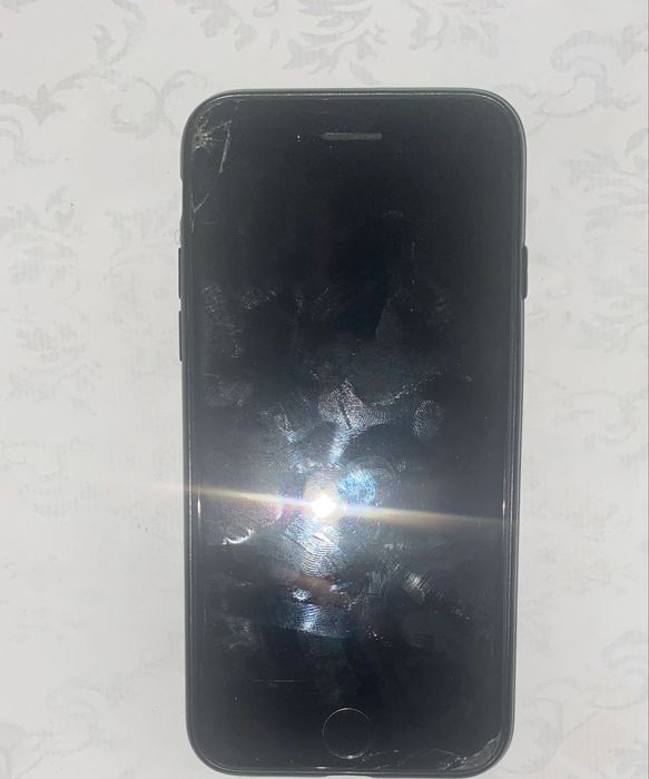 Продаю айфон 7 .