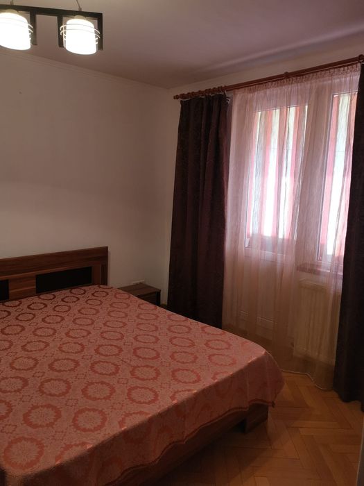Închiriez apartament cu 2 camere