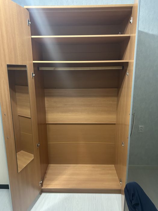 Продам прихожий шкаф