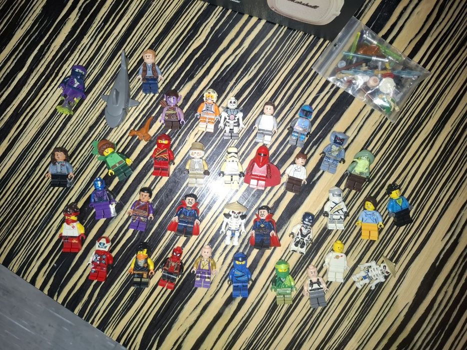 Продам фигурки лего