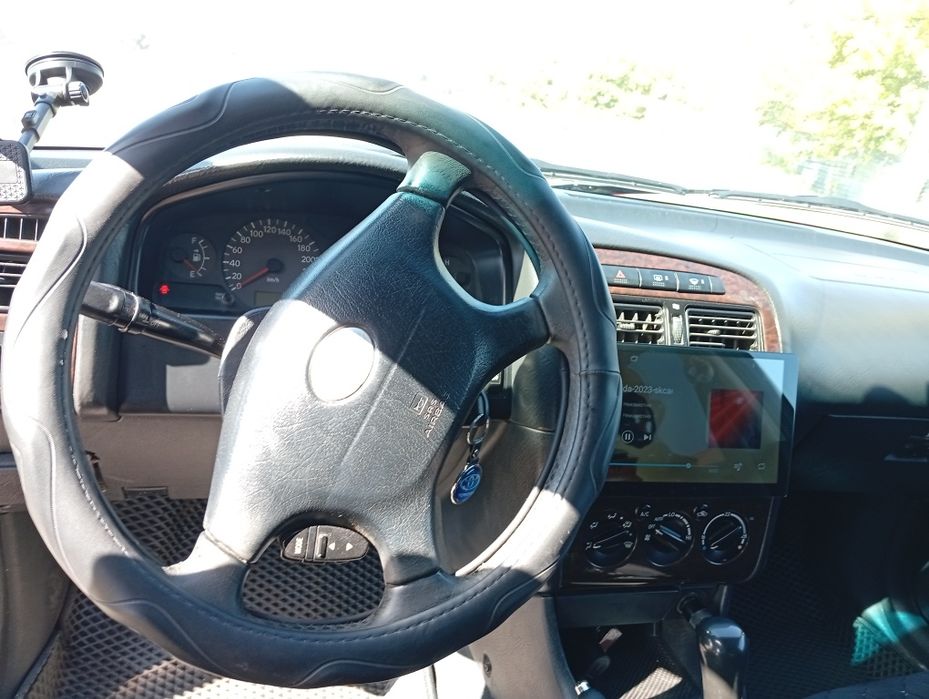 Продам машину Авенсис