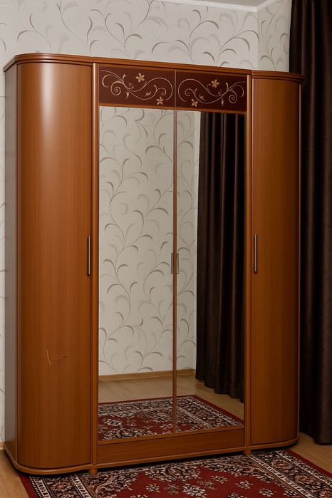 Продаю шкаф с зеркалами