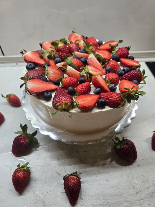 Торти, силени и сладки изкушения за вашия повод