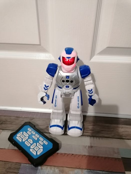 Jucarie robot inteligent