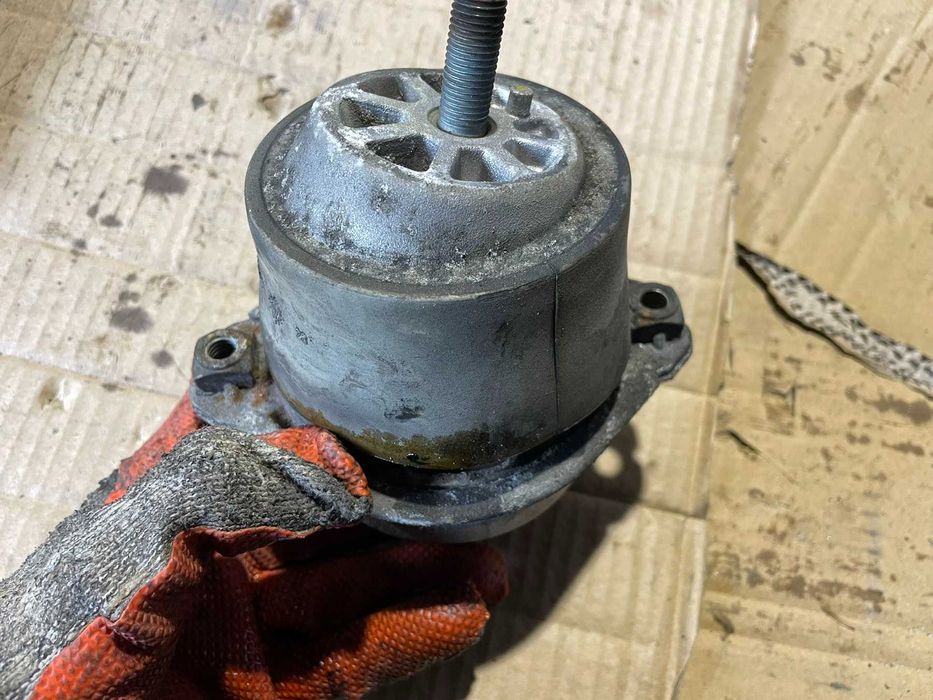 Тампон Двигател Десен Porsche Cayenne 957 4,8 V8