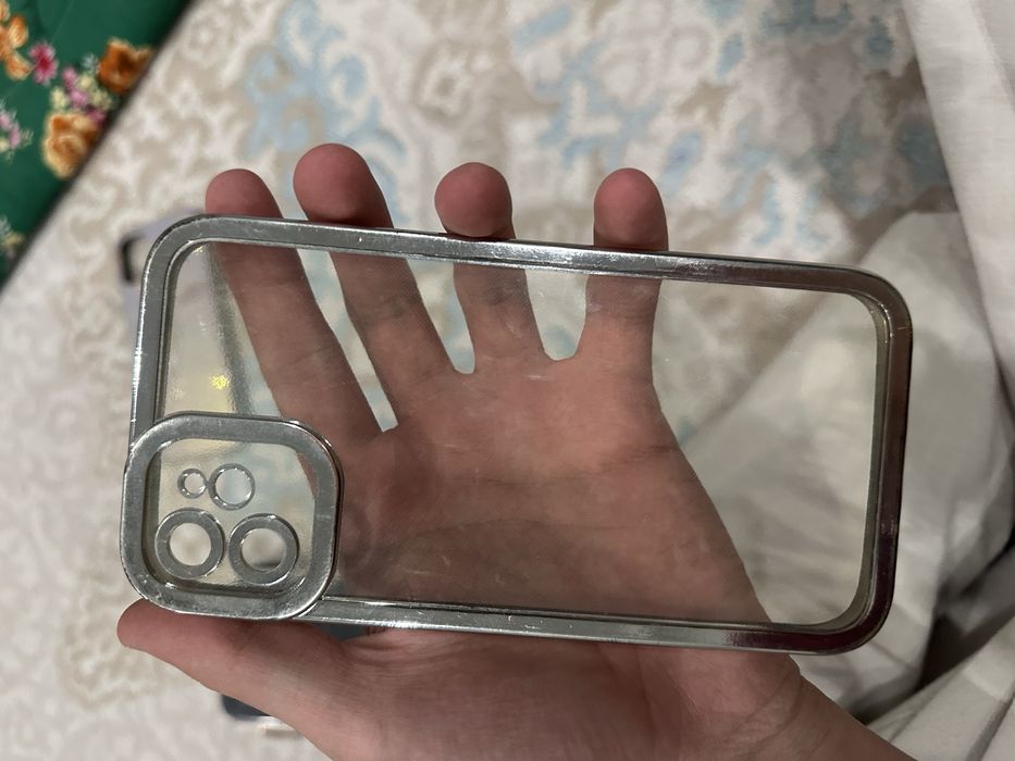 Продам чехлы на айфон 11