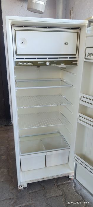 Холодильник Бирюса.