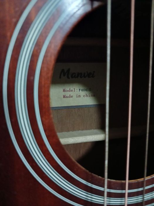Akustik gitara sotiladi holati ideal razmeri 41 classik sim taqilgan