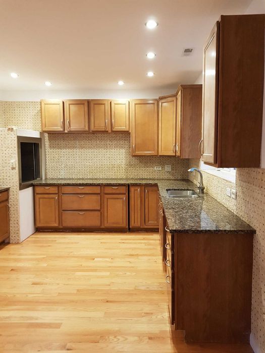 Inchiriez casa / cladire 425mp sau 850mp. Posibilitate vanzare la super pret.