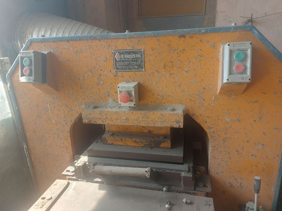 Машина за производство на тротоарни плочки