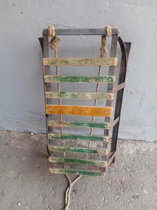 Продам санки металлические.
