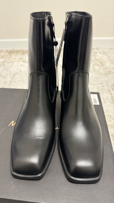 Кожаные ботинки-казаки от Massimo Dutti