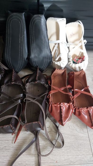 Opinci traditionale din piele lucrate manual