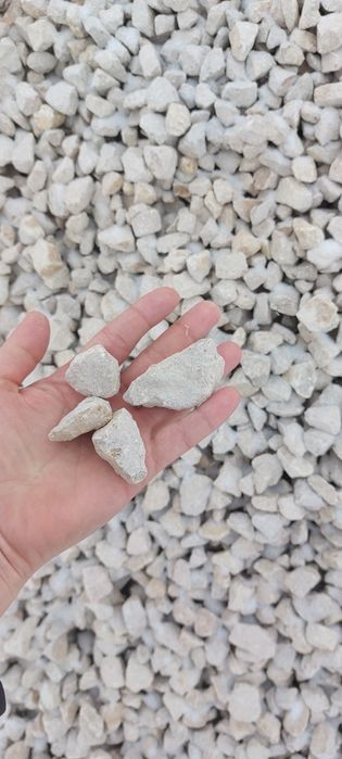 Кирпич, плиты, сваи, щебень