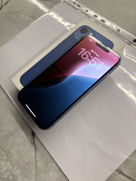 iPhone 13.