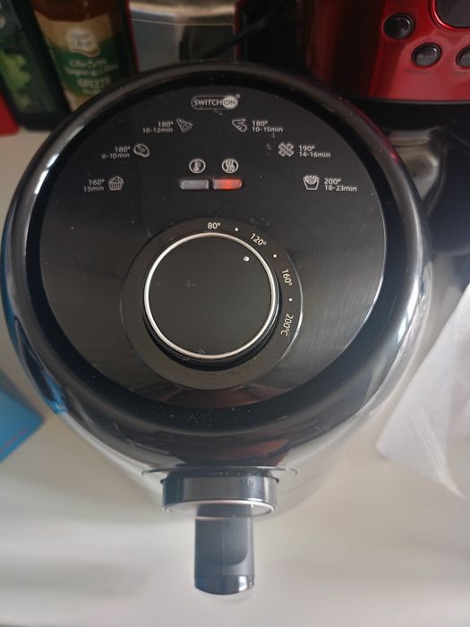 Vând friteuza cu aer cald , produs de calitate superioara,nou nouță.
