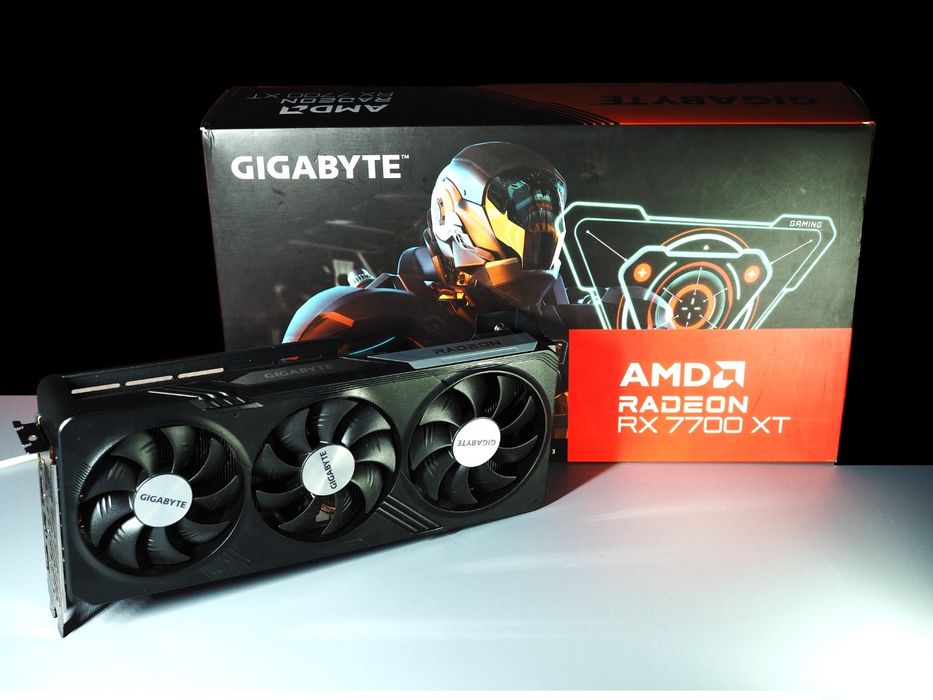 Placă video Gigabyte RX 7700 XT 12GB – Dual BIOS (Silent/OC)