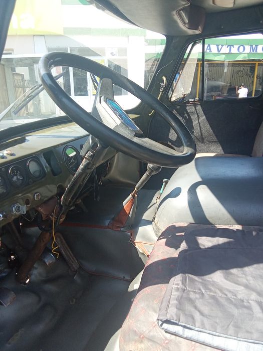 UAZ 33 03  sotiladi