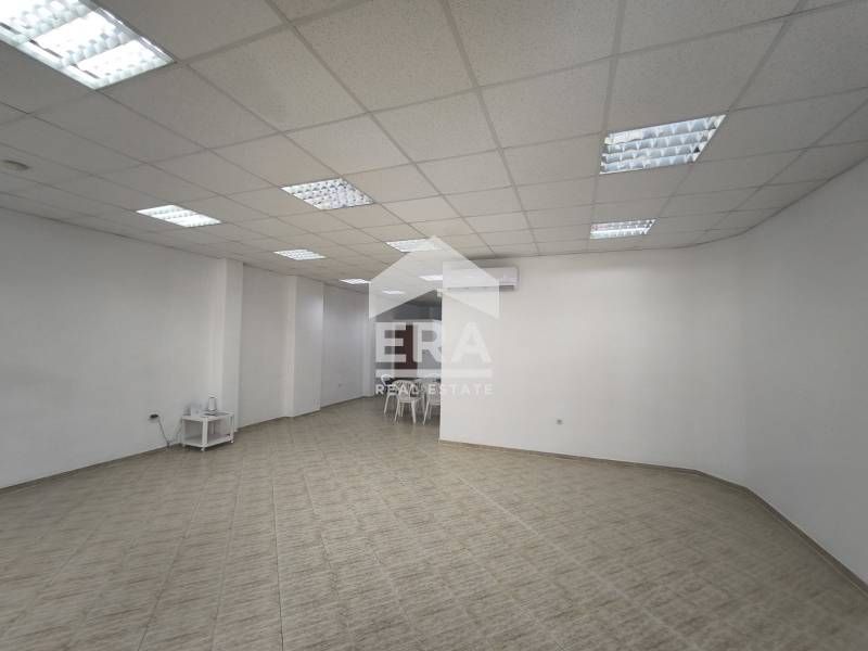 Търговско помещение под наем със статут на магазин за промишлени стоки