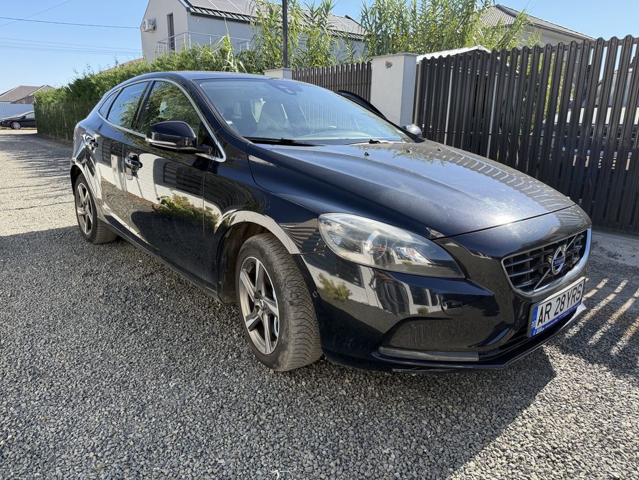 RAR  Volvo V40 D4 2.0 Diesel 190 CP, an 2015, Plafon Panoramic, Piele bej, Scaune încălzite