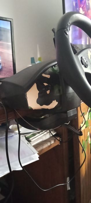 Volan Logitech thrustmaster impecabil nou