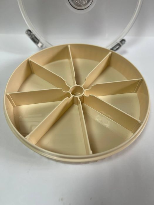 Контейнер на стол для закуски