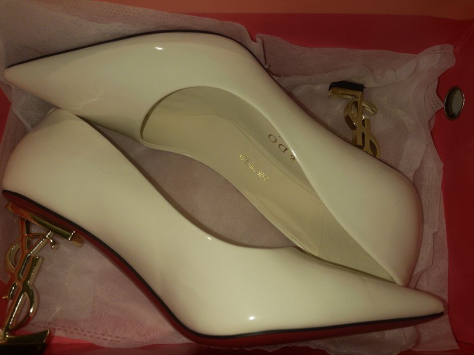 Белые туфли на каблуке Louis Vuitton