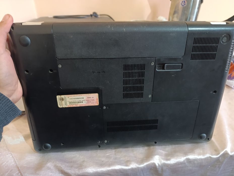 Noutbook , ofis ishlar uchun