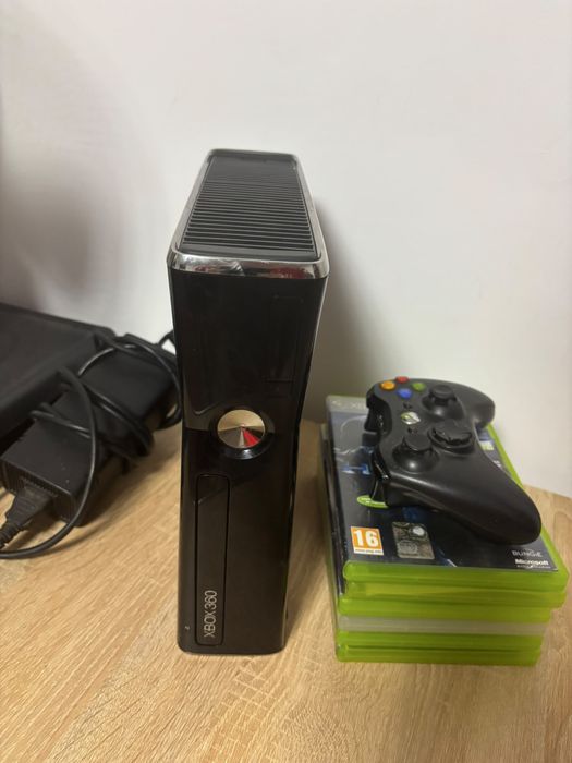 Vand Xbox 360 cu 6 jocuri