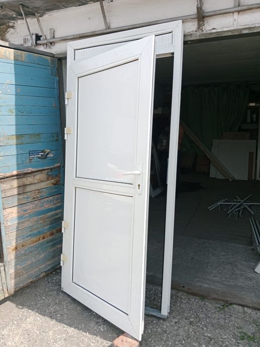 Продам дверь пвх, сендвич