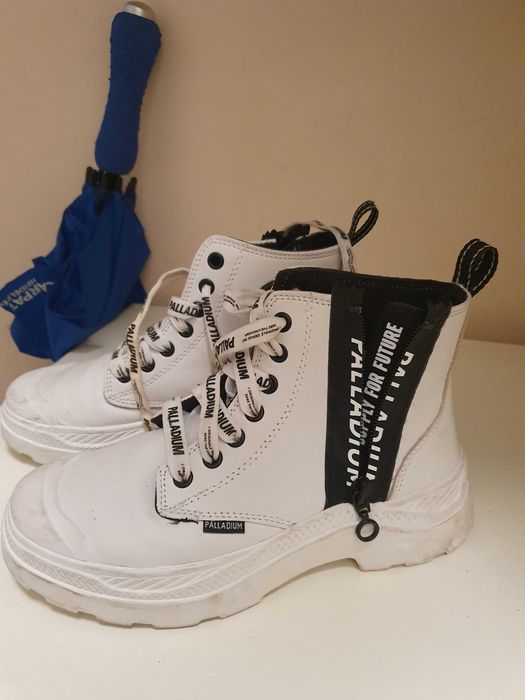 Ghete Palladium piele , albe